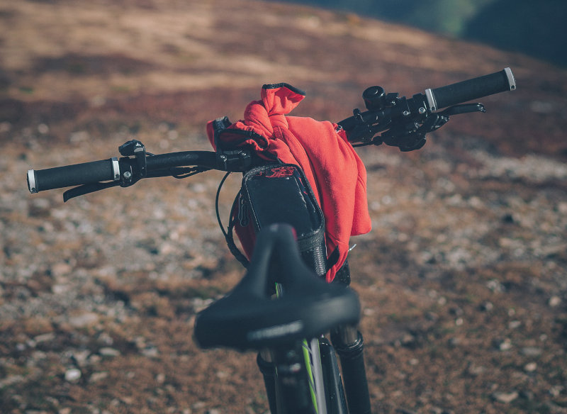 Mit dem richtigen Lenker zum Profi auf dem Trail Mountainbike in der Natur