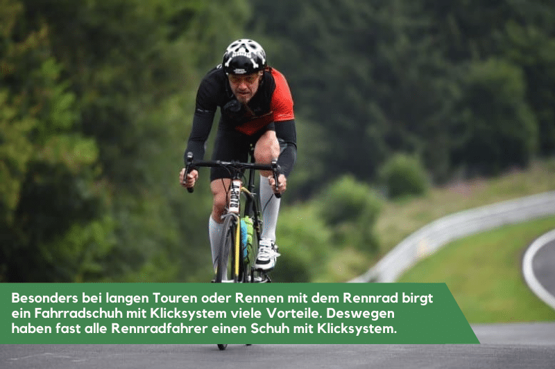Mann fährt Rennrad