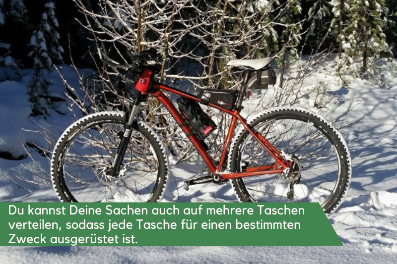 Fahrrad mit Satteltasche und anderen Fahrradtaschen